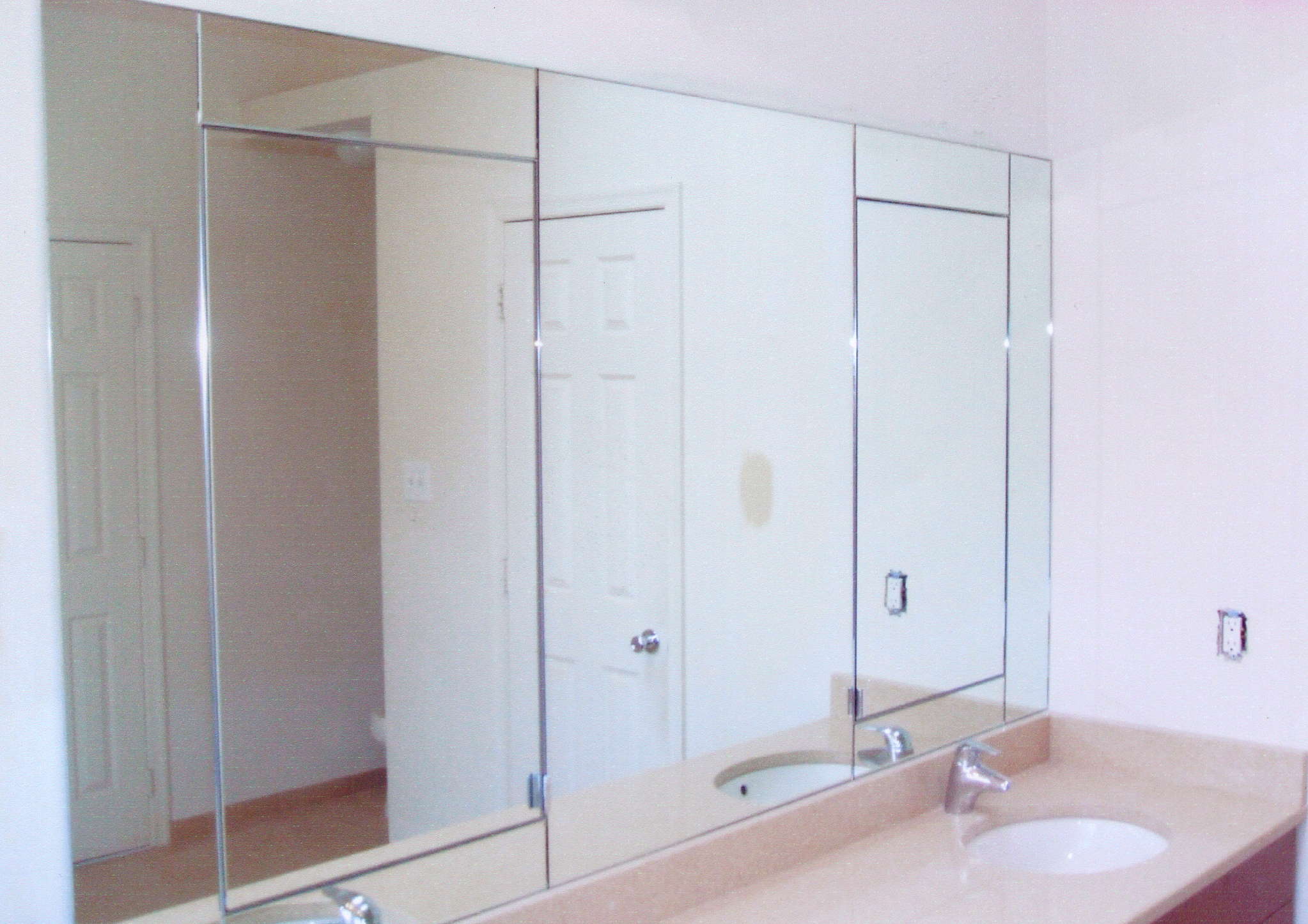 keep-your-wall-mirrors-squeaky-clean-with-these-basic-tips-rockville-md