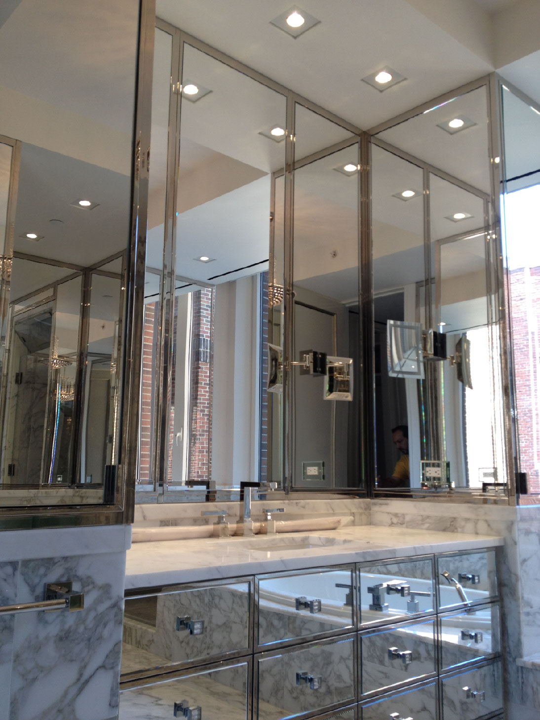 The Benefits Of Adding Bathroom Mirrors To Counters And Cupboards